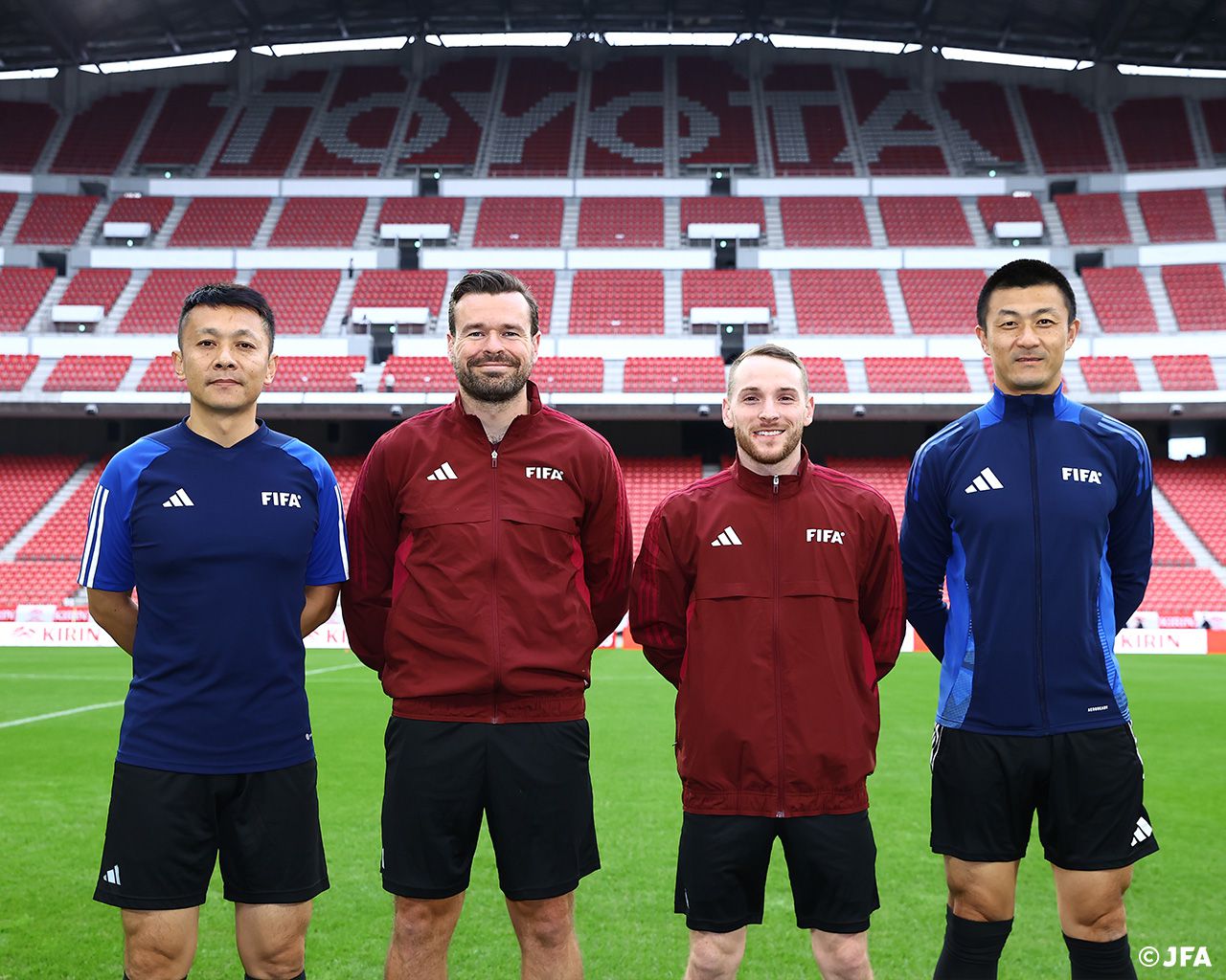 เป็นทางการ: ฟู่ หมิงรับหน้าที่เป็นผู้ตัดสินคนที่สี่ในญี่ปุ่นพบกับกานา และมาซีทำหน้าที่เป็นผู้ช่วยผู้ตัดสิน