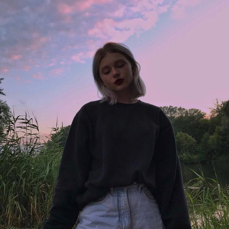 6686体育铁牌作者Lilly