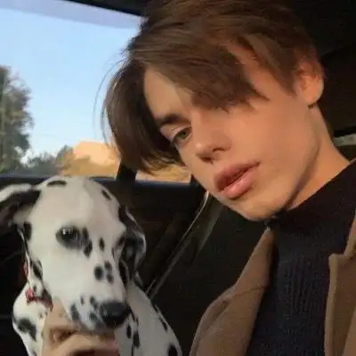 6686体育铜牌作者Ambrose