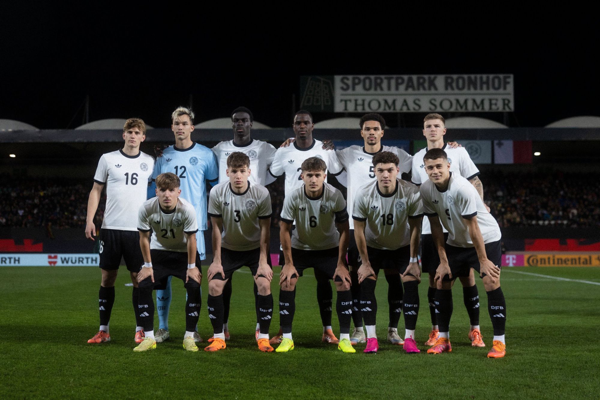 🎩หลังจากสวมหมวกแล้วให้ทั้งทีมลงนามในฟุตบอล บิชอฟ: ฉันเรียนรู้สิ่งนี้จาก Kane