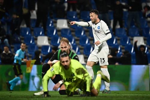 ซัสเซาโล่ vs นาโปลี