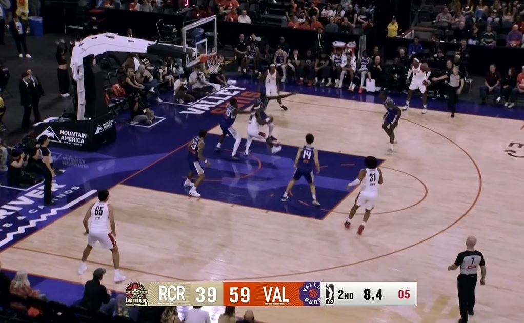 ครอบคลุมมาก! มาลูอาชีทำไป 7 แต้ม 2 แอสซิสต์ 2 สกัดกั้น และ 2 บล็อคในครึ่งแรก