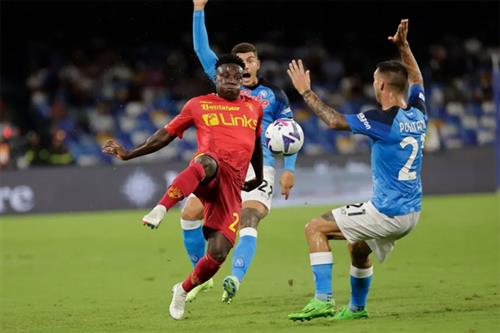 เลชเช่ vs นาโปลี