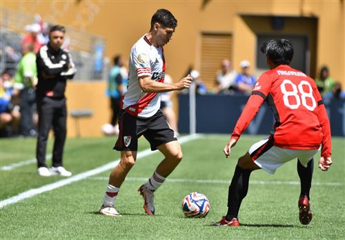 ริเวอร์เพลท vs อูราวะ เรดส์