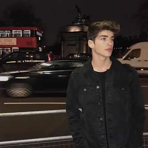 6686体育首席作者Violet